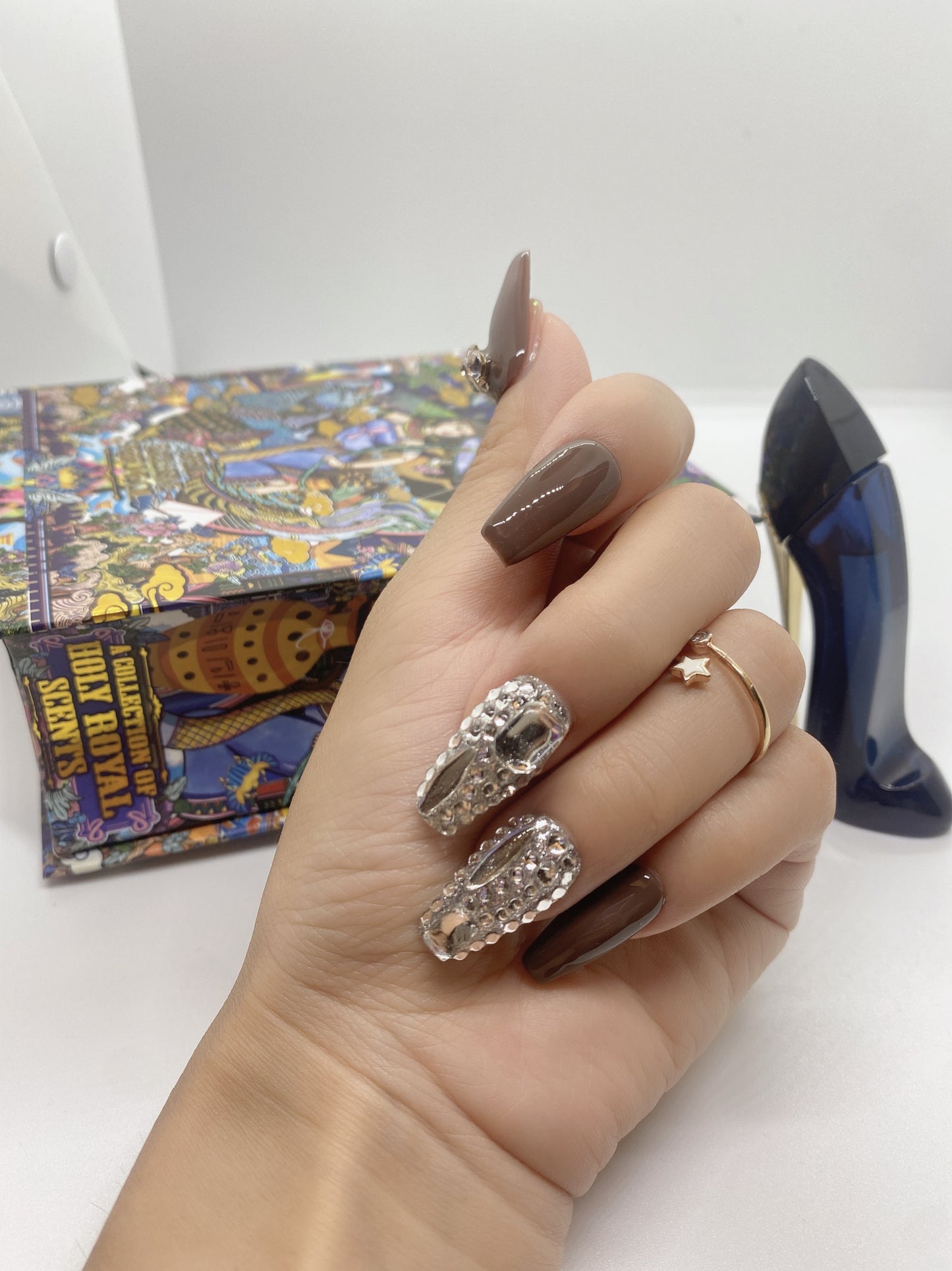 Shine like Diamond Press on nails