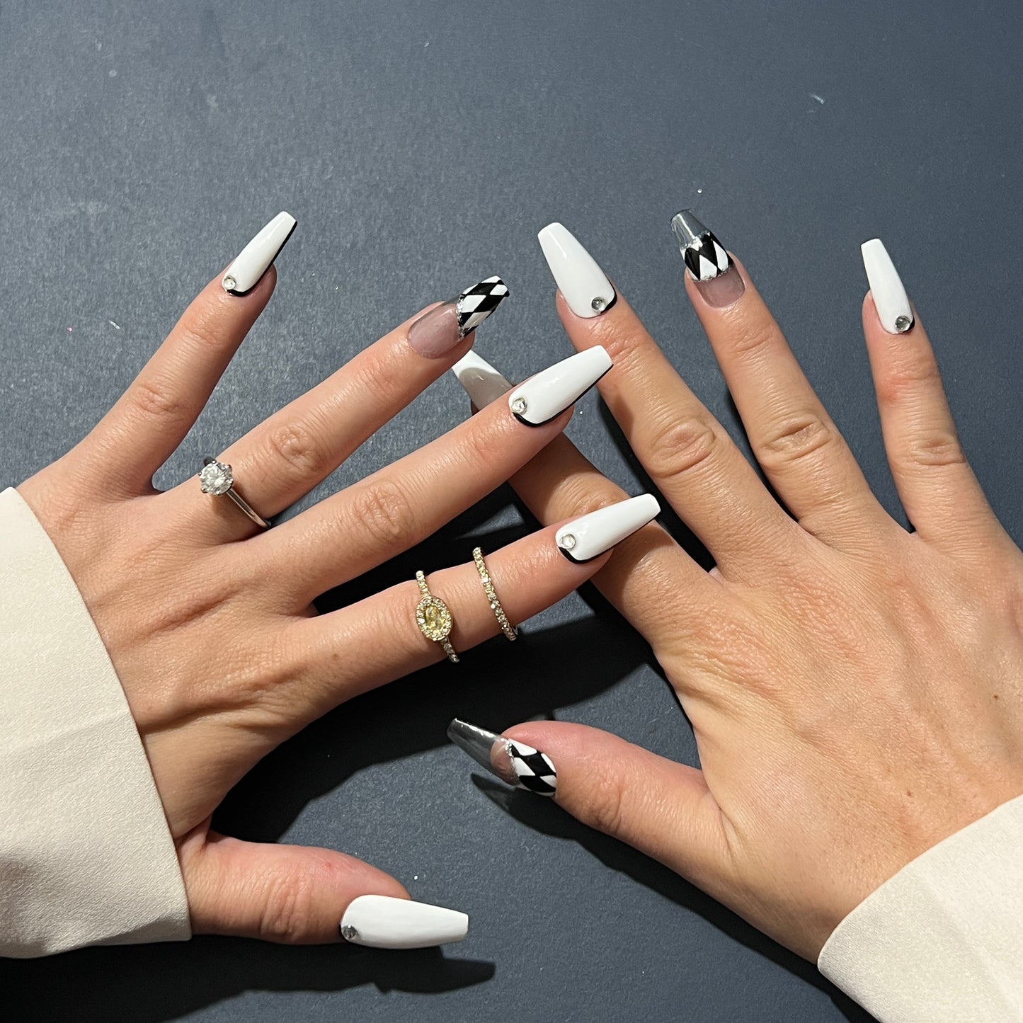 Modern black white Gel Press on Nail